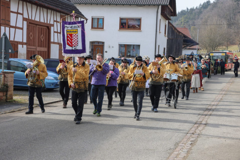 Heuliecher_Freundschaftstreffen2025_Narrenbaum-Umzug-Stellen_SKR-5898